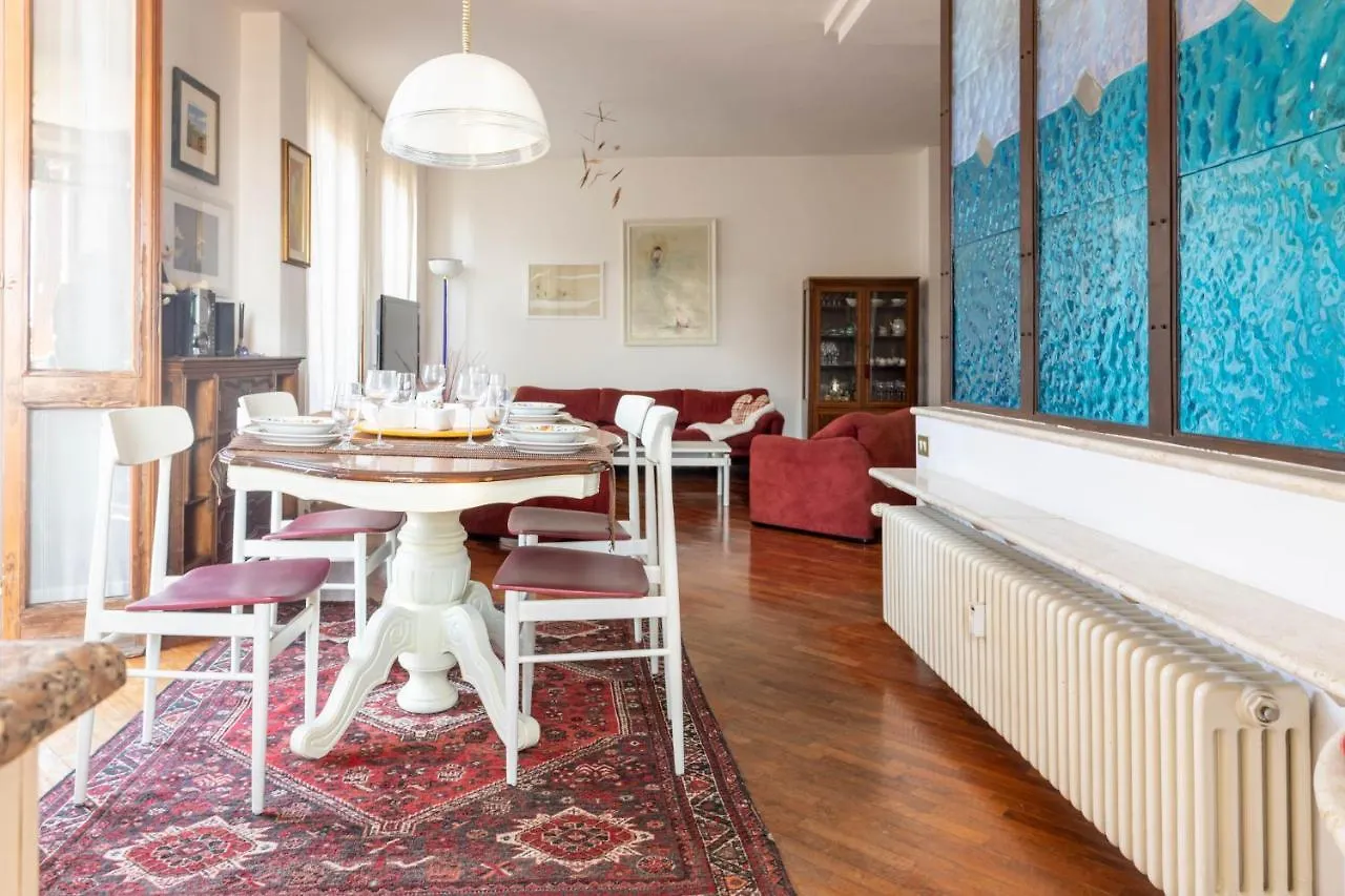 Apartament La Chicca Sui Tetti Desenzano del Garda