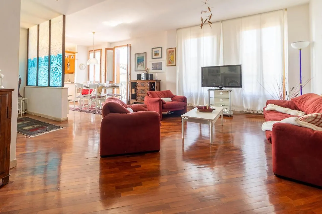 Apartament La Chicca Sui Tetti Desenzano del Garda