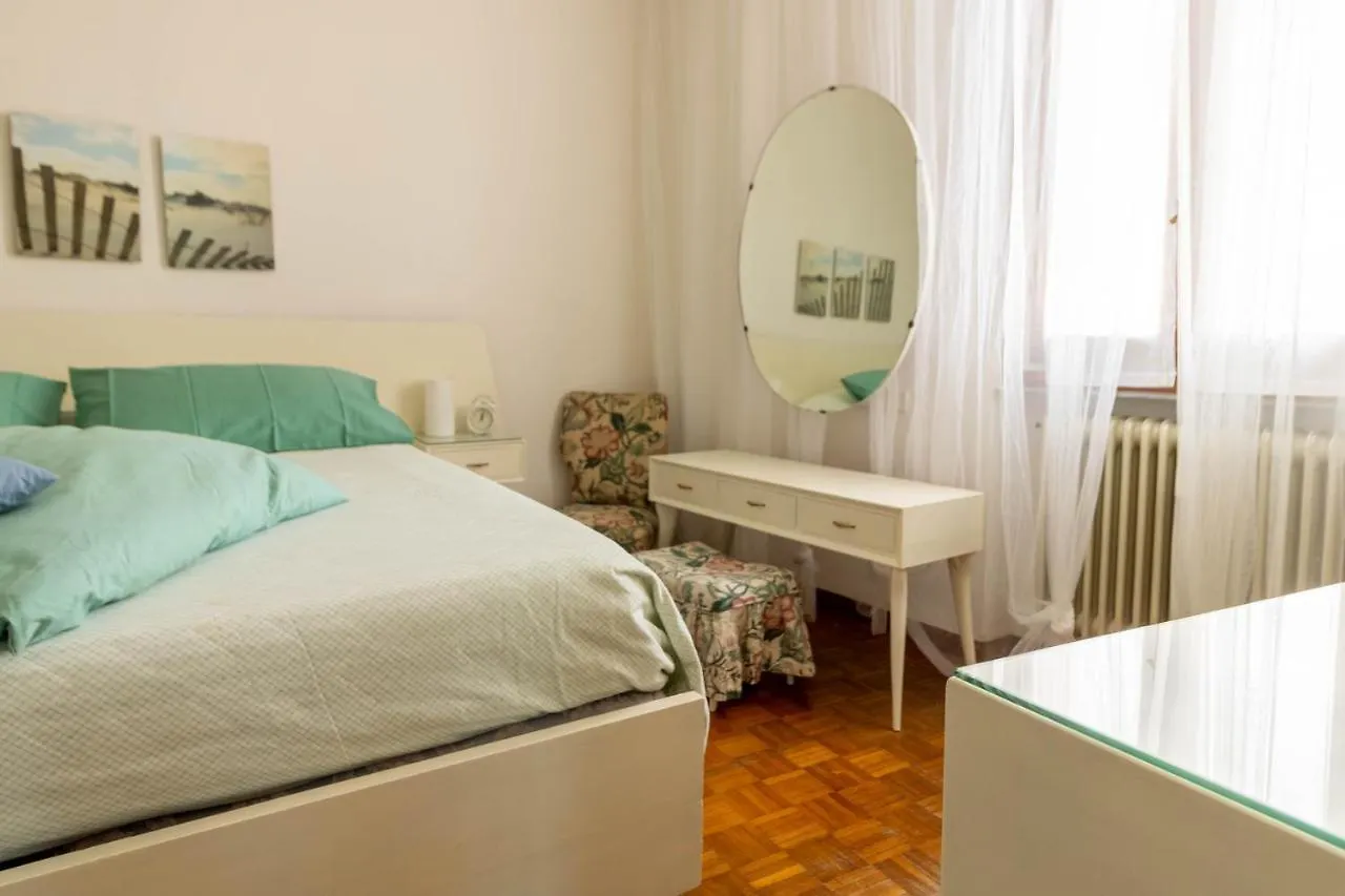 Apartament La Chicca Sui Tetti Desenzano del Garda 0*,