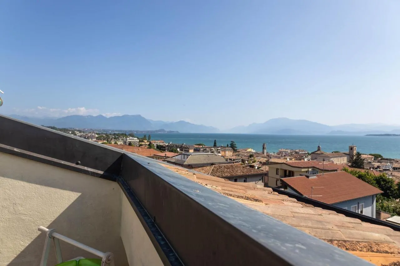Apartament La Chicca Sui Tetti Desenzano del Garda Włochy