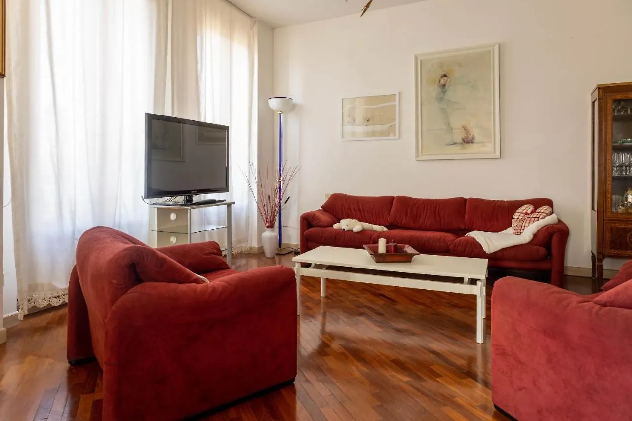 La Chicca Sui Tetti Daire Desenzano del Garda 0*,  İtalya