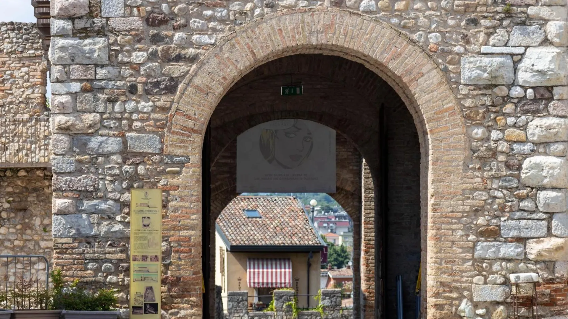 La Chicca Sui Tetti Daire Desenzano del Garda 0*,  İtalya
